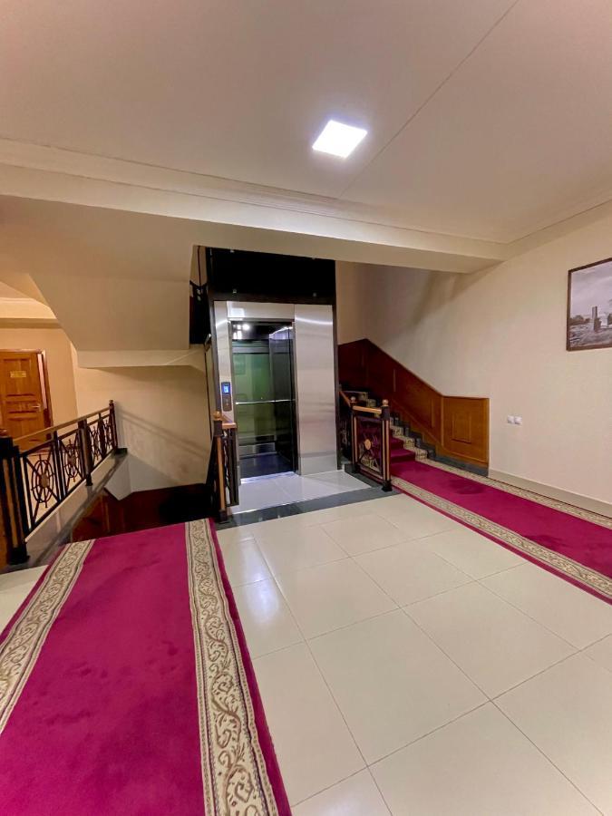 Hotel Plaza Viktoria Gjumri Exteriör bild