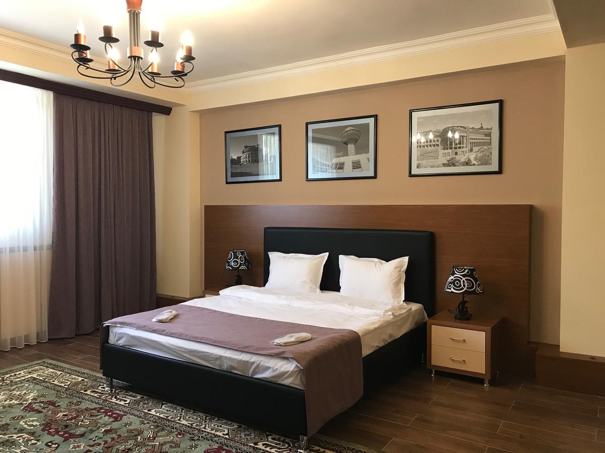 Hotel Plaza Viktoria Gjumri Exteriör bild
