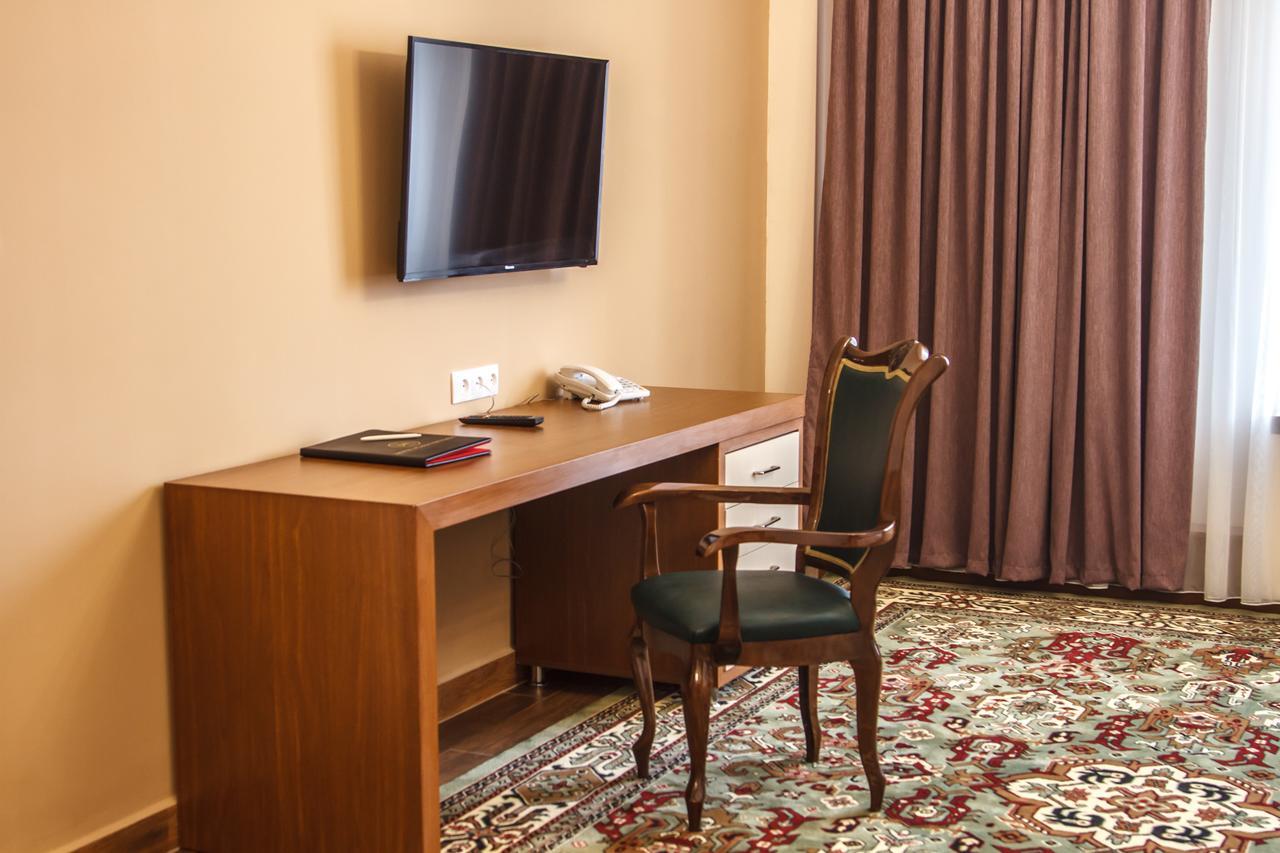Hotel Plaza Viktoria Gjumri Exteriör bild