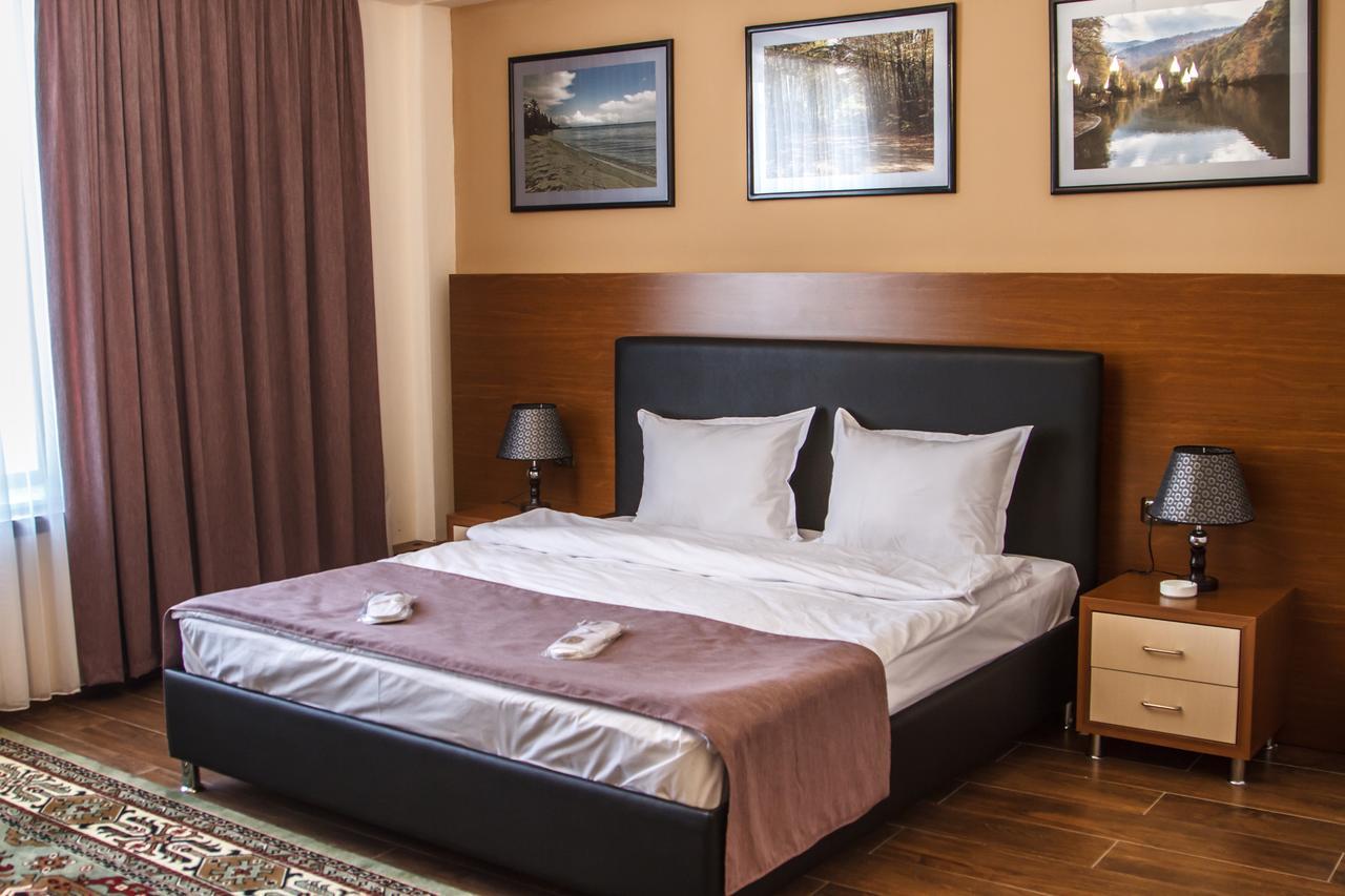 Hotel Plaza Viktoria Gjumri Rum bild